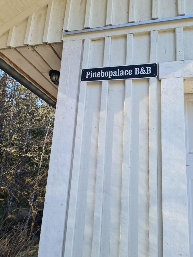 אולריצהאם Pinebo Palace Guesthouse מראה חיצוני תמונה